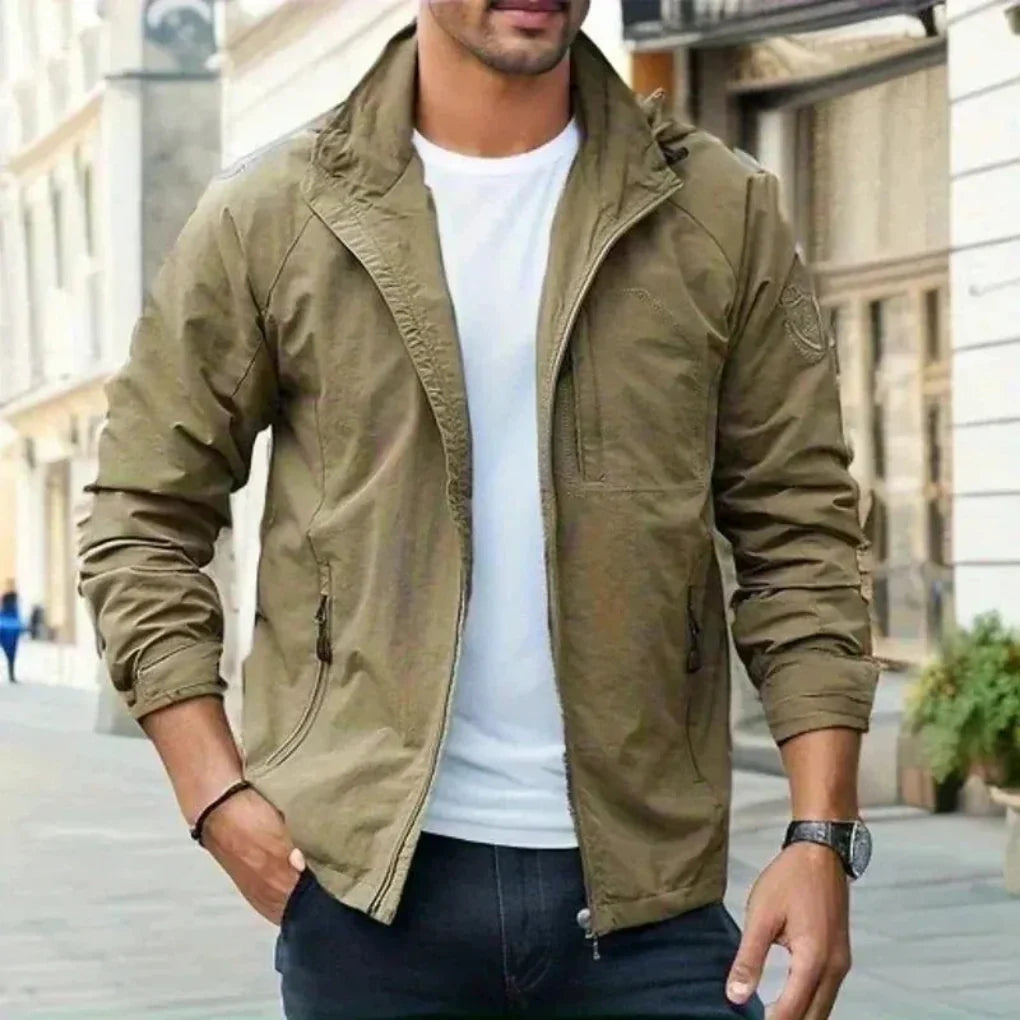 Chaqueta Ligera para Hombre Resistente al Agua con Cuello Clásico