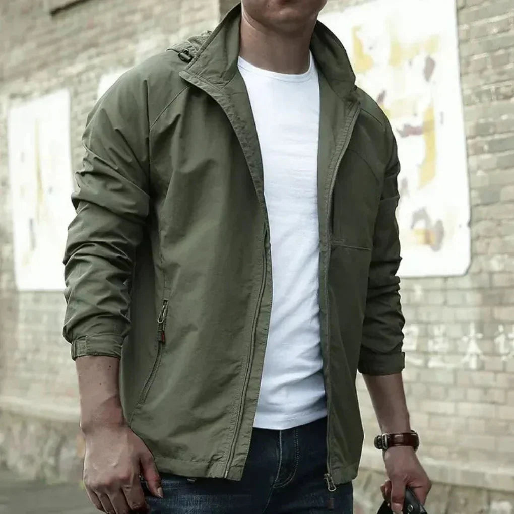 Chaqueta Ligera para Hombre Resistente al Agua con Cuello Clásico