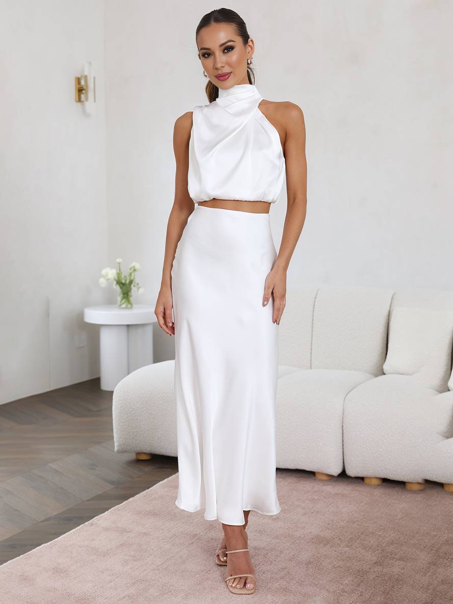 Conjunto de Dos Piezas para Mujer con Top Halter de Satén y Falda Maxi Skirt