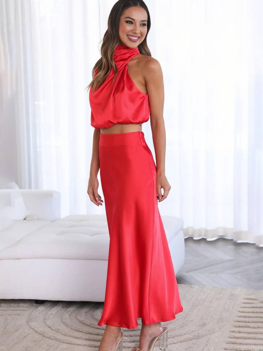 Conjunto de Dos Piezas para Mujer con Top Halter de Satén y Falda Maxi Skirt