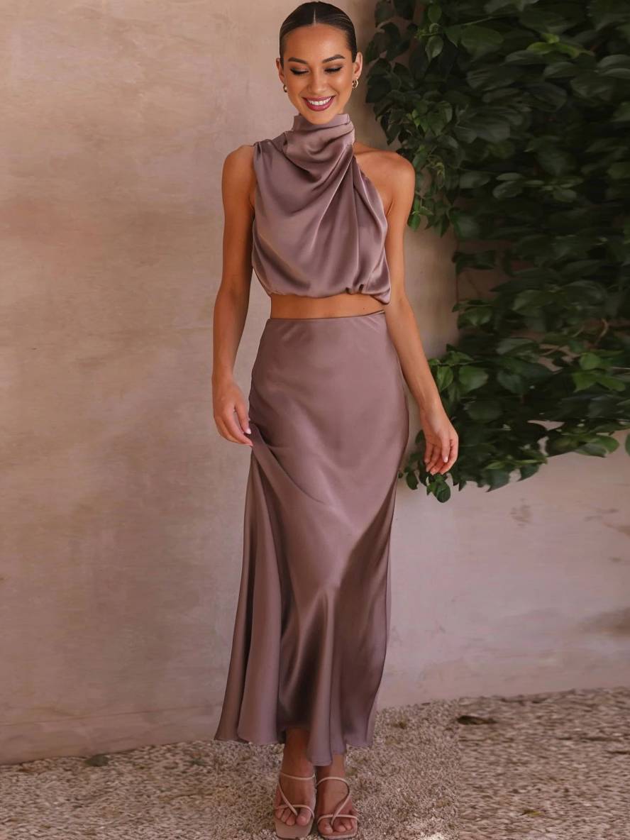 Conjunto de Dos Piezas para Mujer con Top Halter de Satén y Falda Maxi Skirt