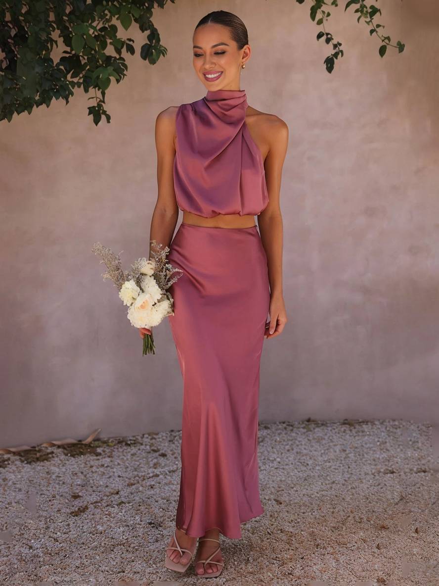 Conjunto de Dos Piezas para Mujer con Top Halter de Satén y Falda Maxi Skirt