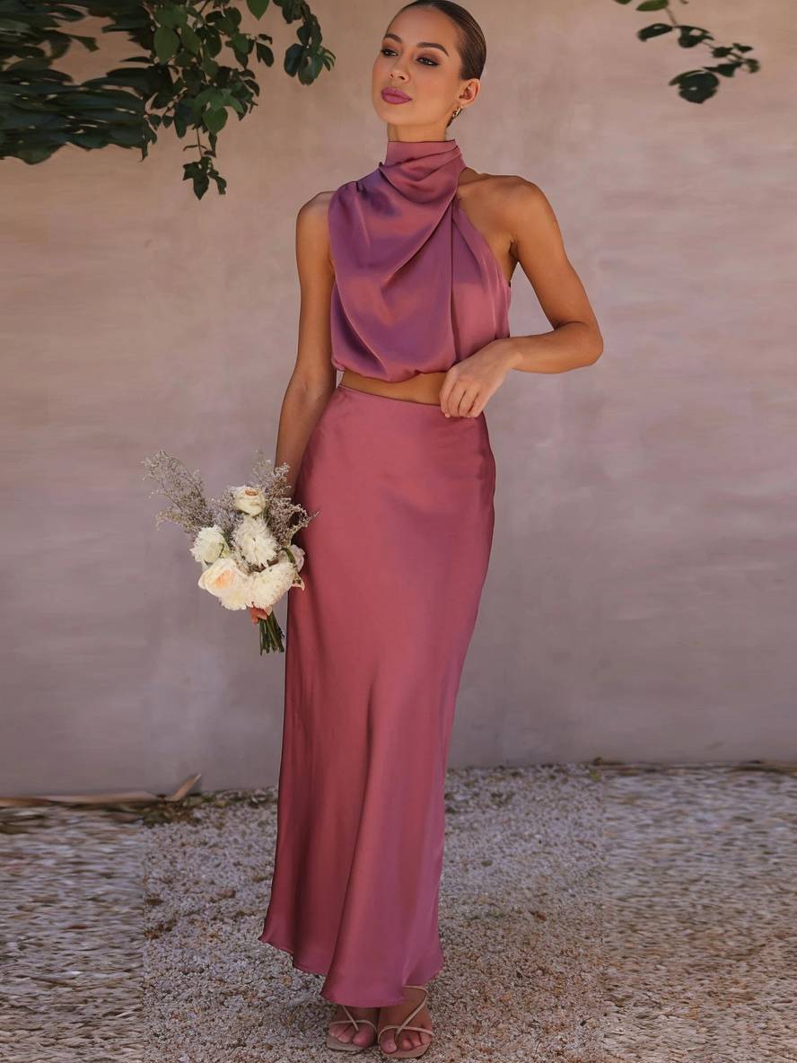 Conjunto de Dos Piezas para Mujer con Top Halter de Satén y Falda Maxi Skirt
