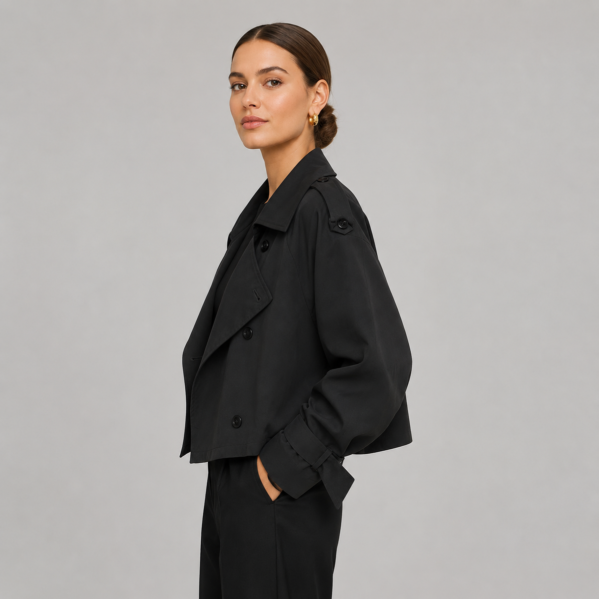 Trench Corto para Mujer con Cierre Cruzado y Solapas Anchas de Corte Oversize