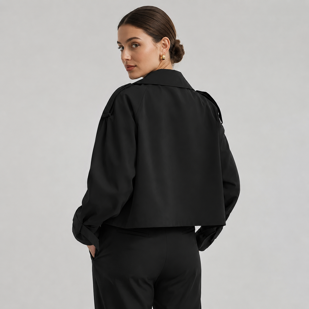 Trench Corto para Mujer con Cierre Cruzado y Solapas Anchas de Corte Oversize