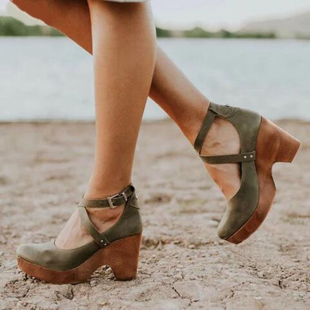 Chaussures compensées à bout fermé avec bride réglable à la cheville pour femme