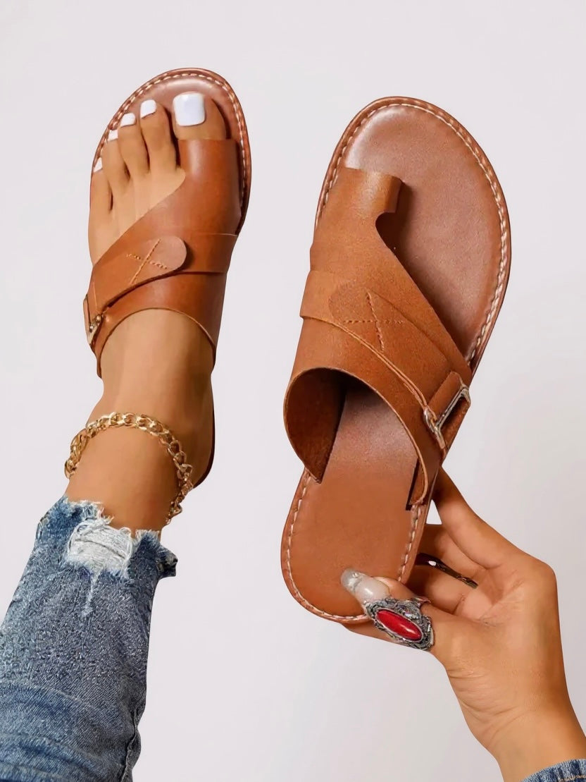 Sandalias planas para mujer — Diseño con pasador de dedo y suela acolchada casual