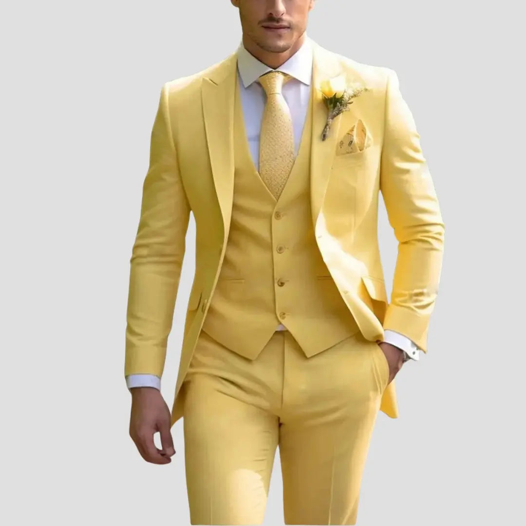 Costum de mire pentru bărbați, trei piese, croială slim fit și rever clasic
