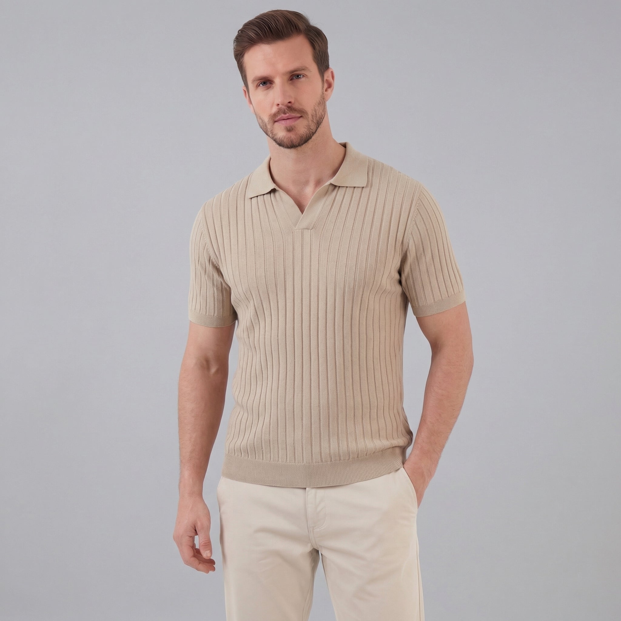 Polo para hombre de punto acanalado con cuello en v y manga corta — casual