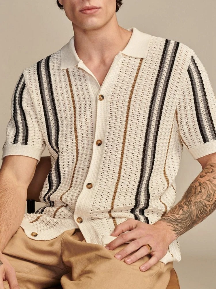 Polo de punto calado para hombre con rayas y botones — vacaciones