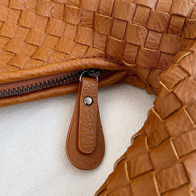 Bolso de hombro trenzado de cuero sintético con diseño de media luna para mujer