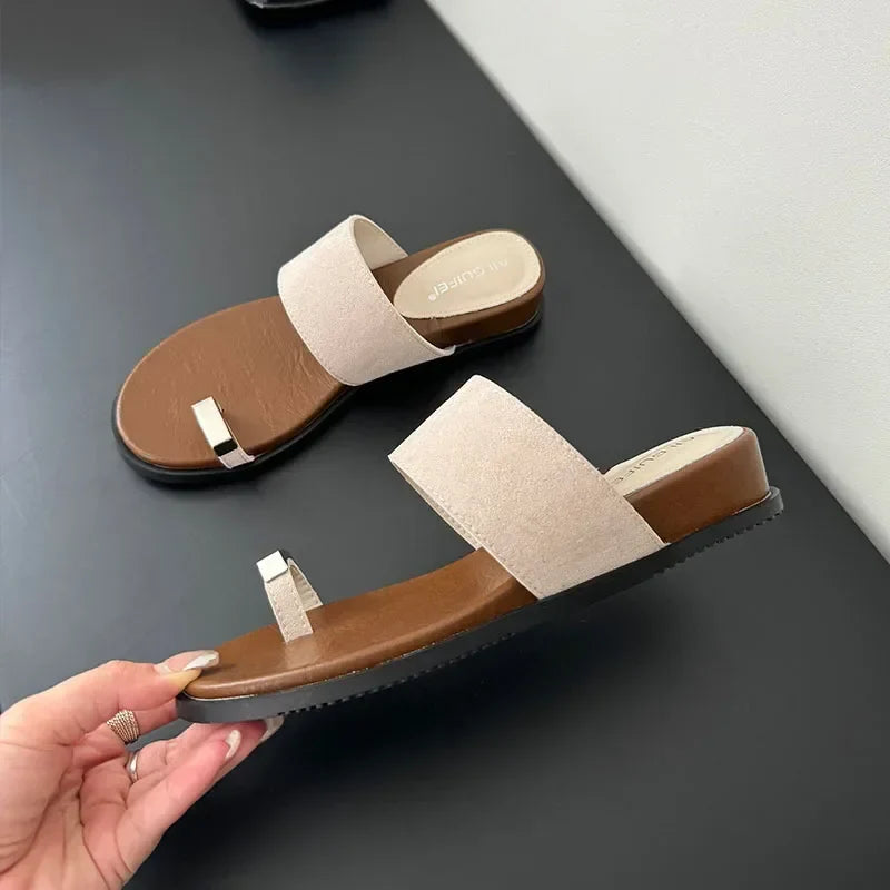 Sandales en daim pour femme avec détail anneau — quotidien