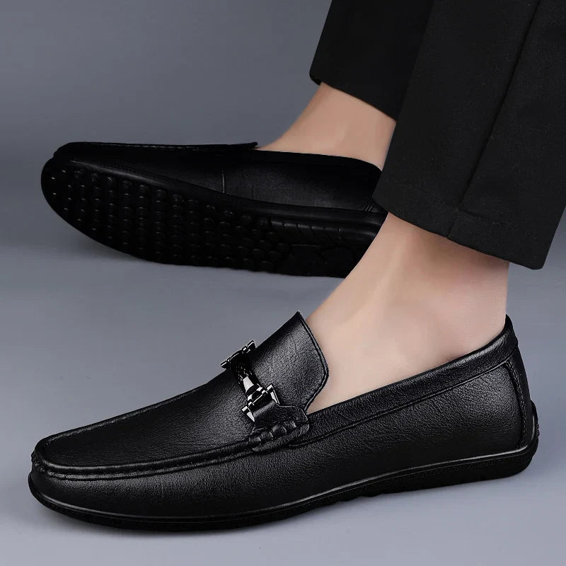 Mocassins de couro para homem — detalhe metálico — eventos e uso diário