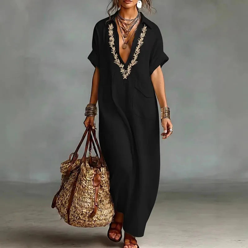 Vestido kimono largo para mujer con escote bordado — playa