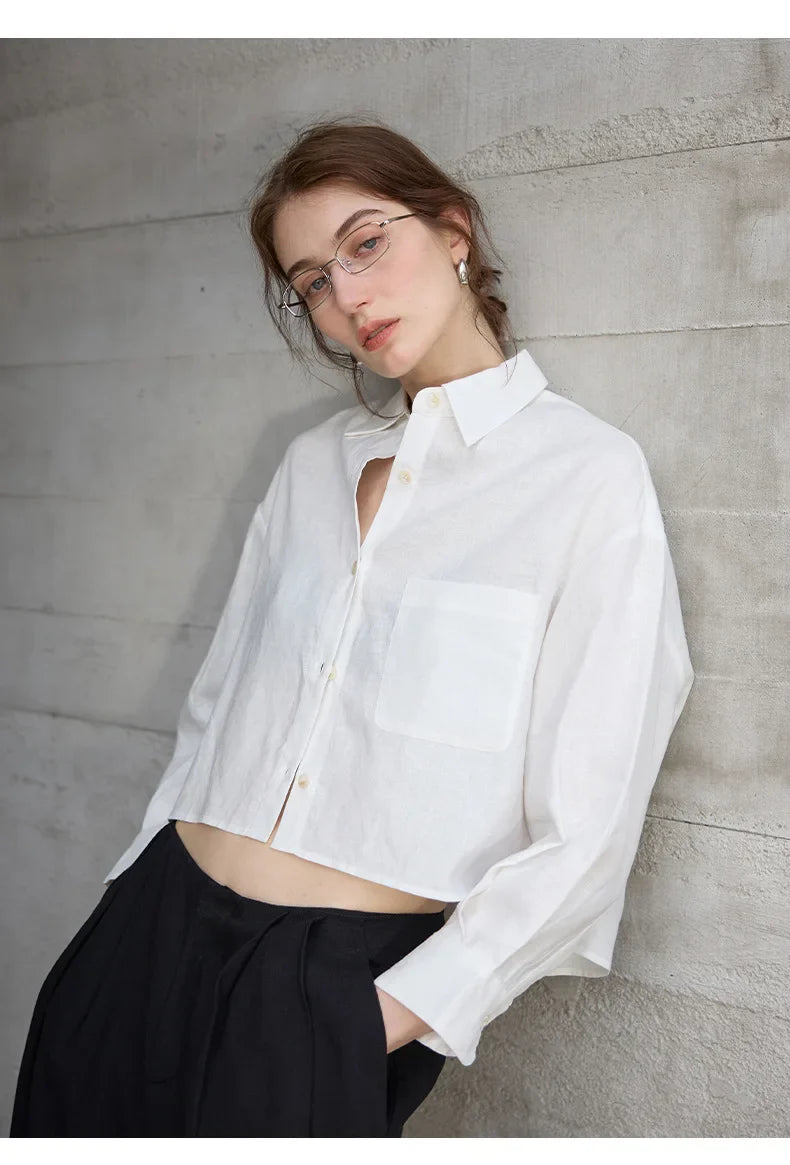 Sobrecamisa curta de linho para mulher de corte oversize com decote em V e botões