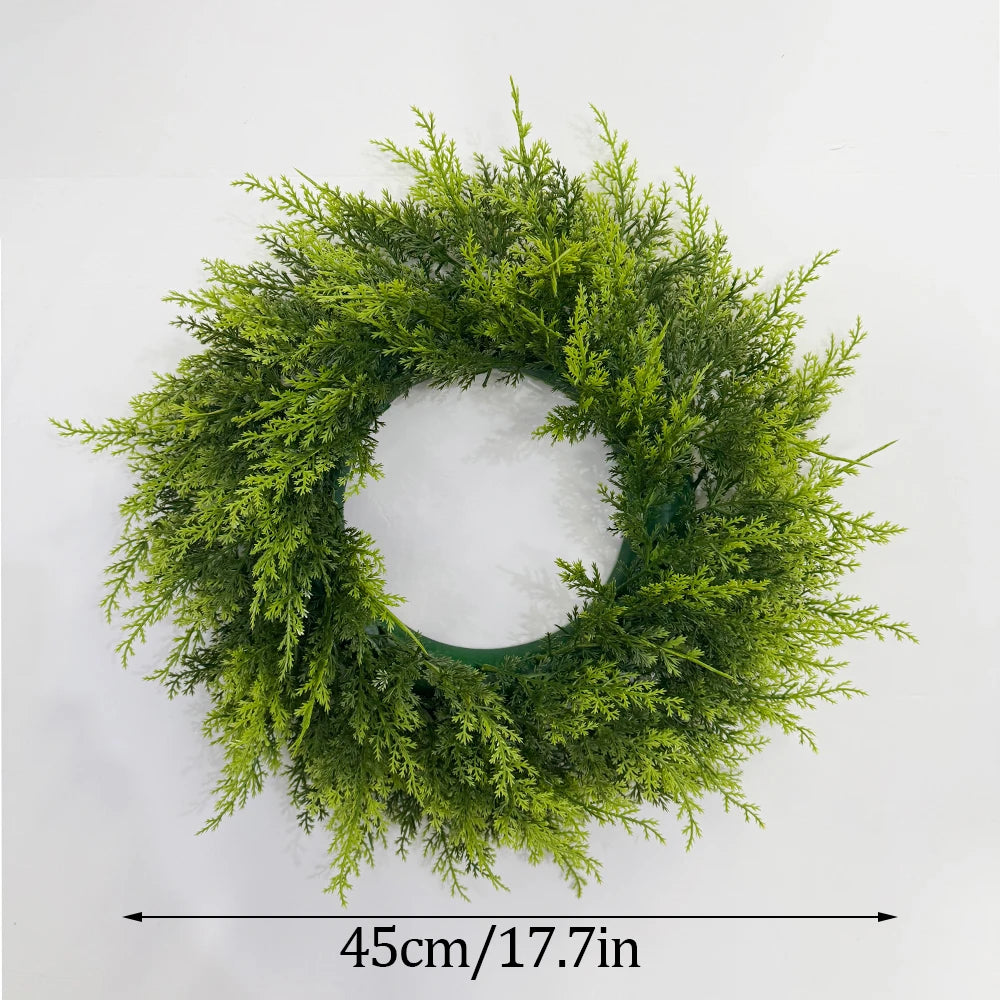 Couronne artificielle ronde de 45 cm en aiguilles de pin pour porte, fenêtre ou porche