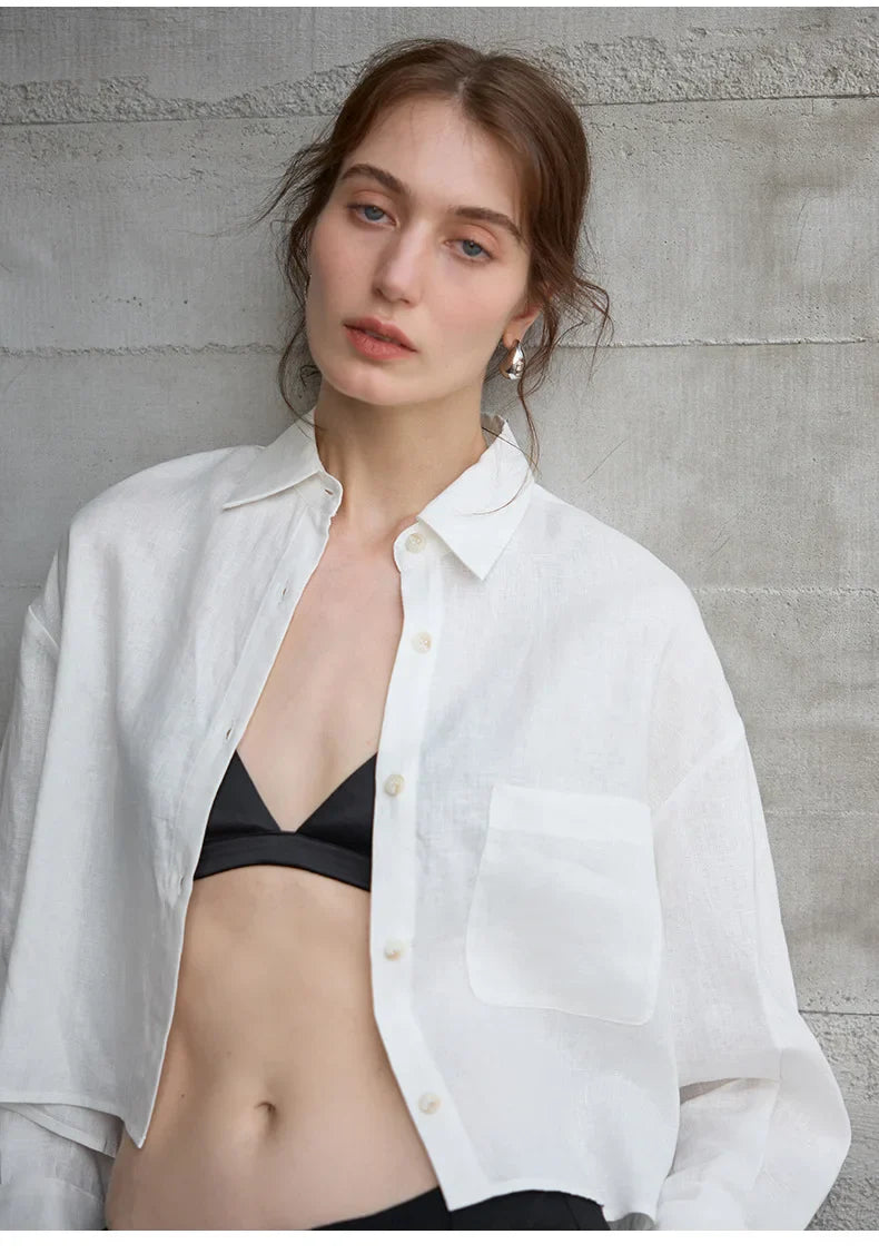 Sobrecamisa curta de linho para mulher de corte oversize com decote em V e botões
