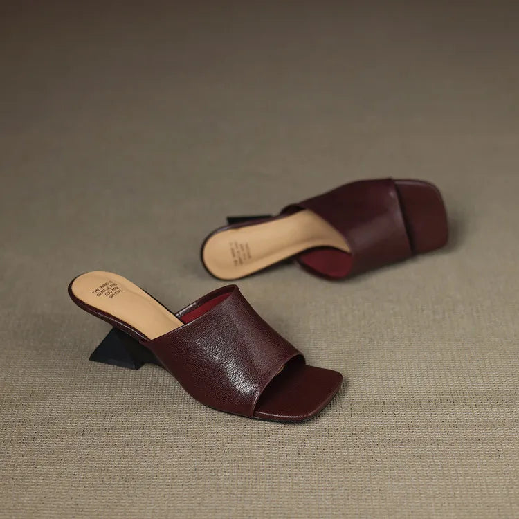 Sandalias planas para mujer — Cuero con banda ancha y punta cuadrada casual