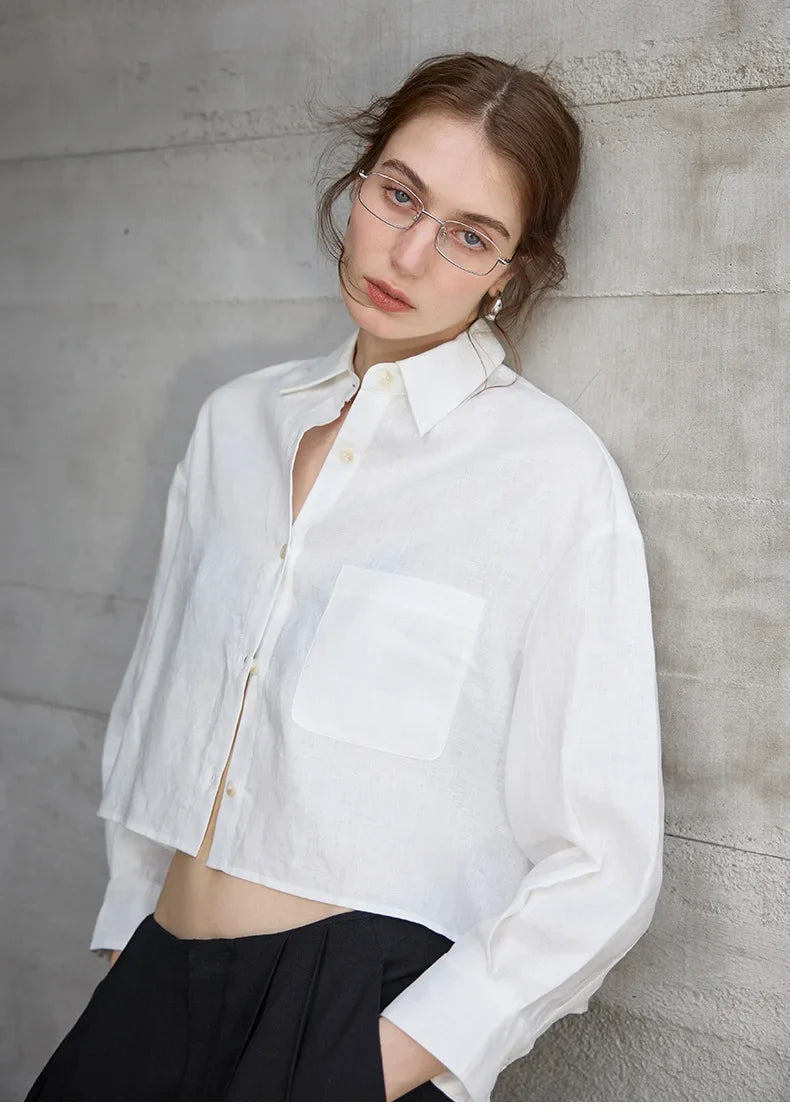 Sobrecamisa curta de linho para mulher de corte oversize com decote em V e botões