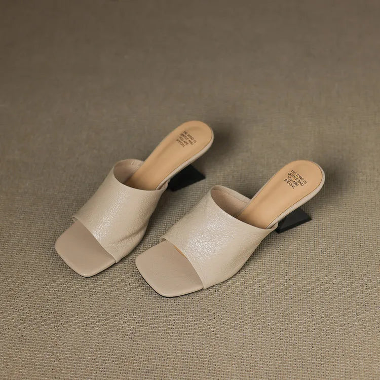 Sandalias planas para mujer — Cuero con banda ancha y punta cuadrada casual