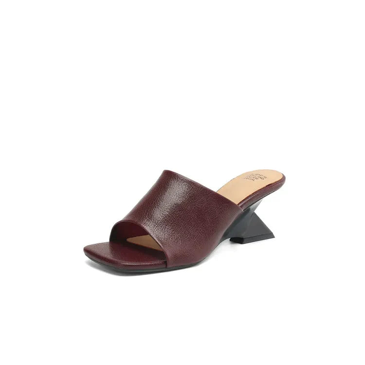 Sandalias planas para mujer — Cuero con banda ancha y punta cuadrada casual
