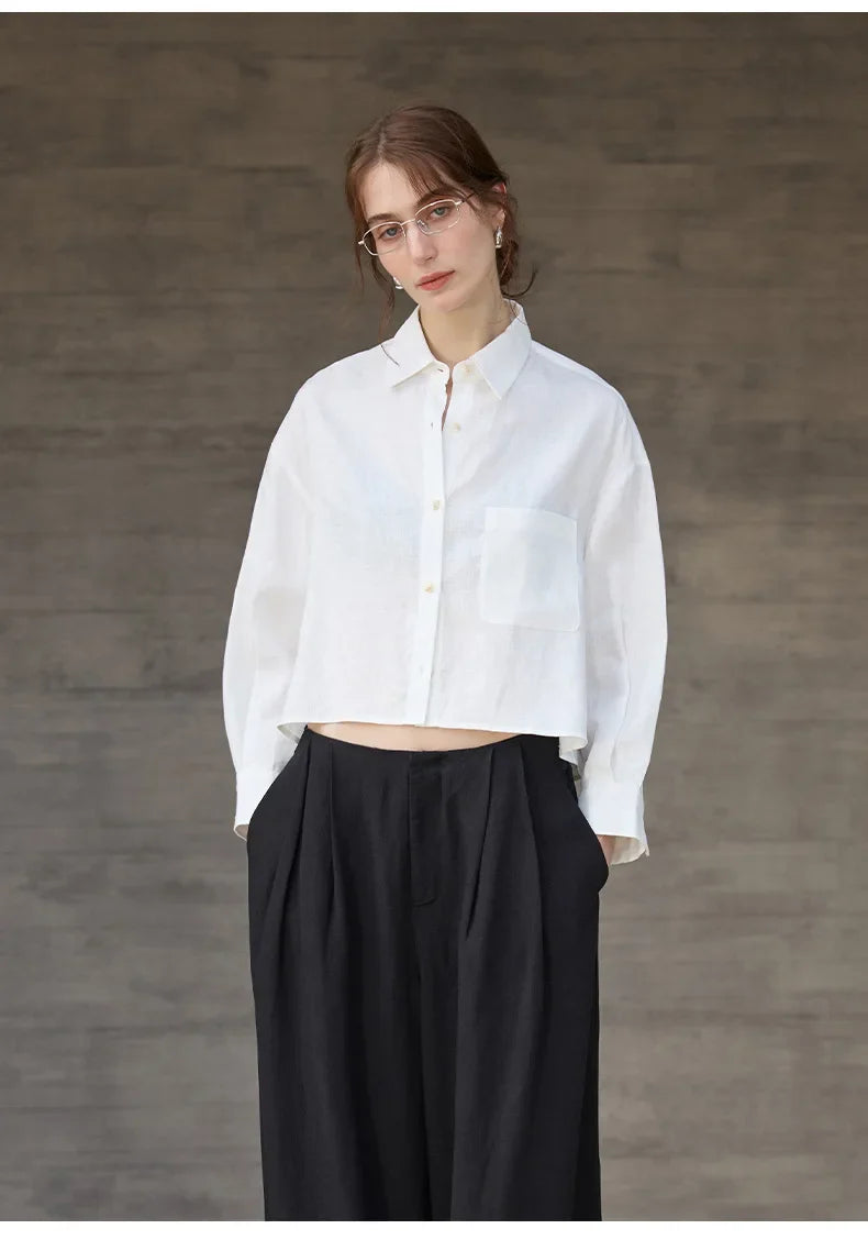 Sobrecamisa curta de linho para mulher de corte oversize com decote em V e botões