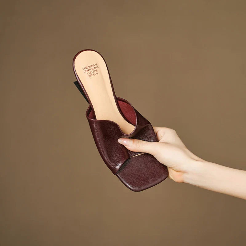 Sandalias planas para mujer — Cuero con banda ancha y punta cuadrada casual