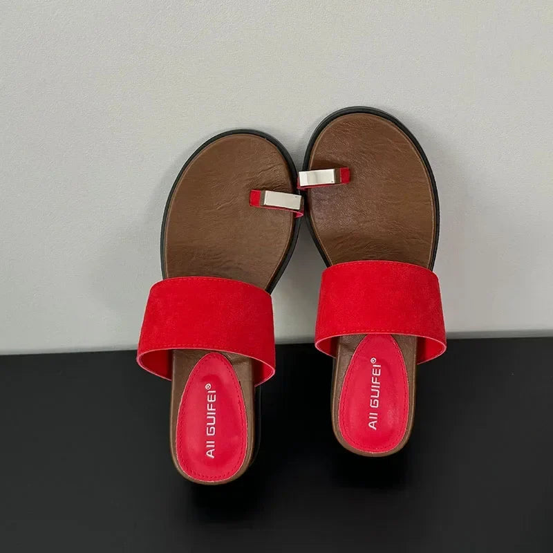 Sandalias de piel de ante para mujer con detalle de anillo — diario