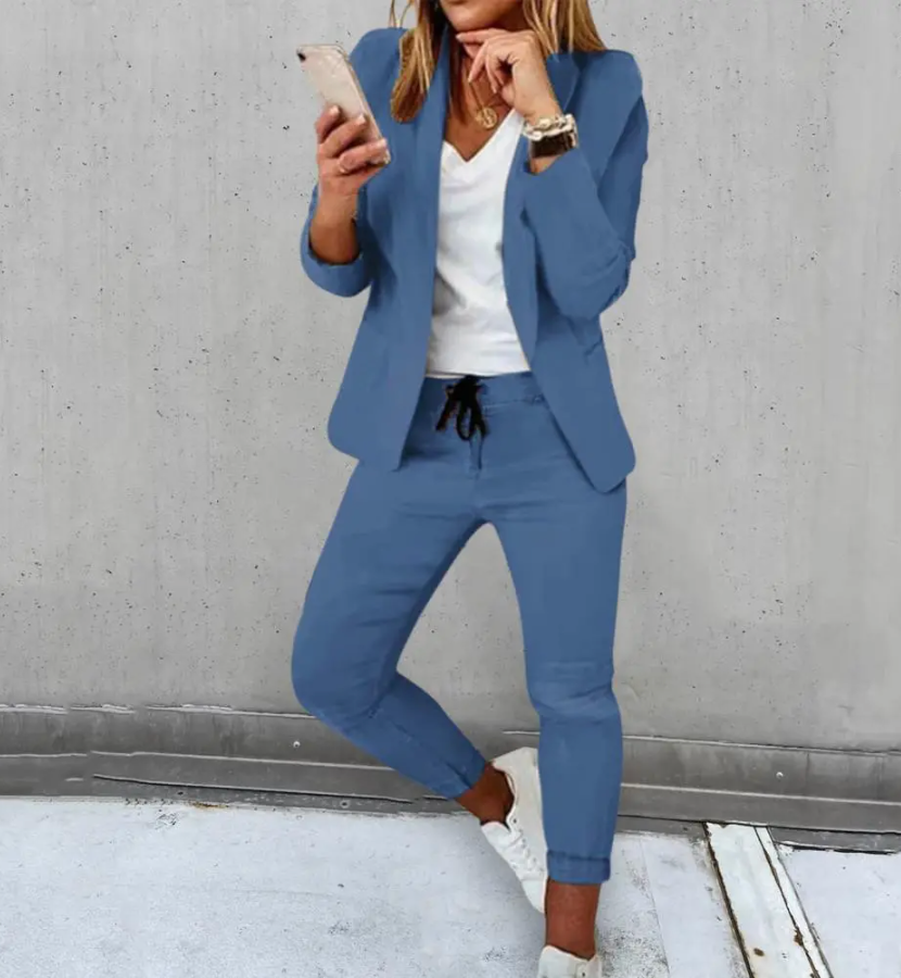 Conjunto mujer blazer ajustado y pantalón cordón estilo profesional casual