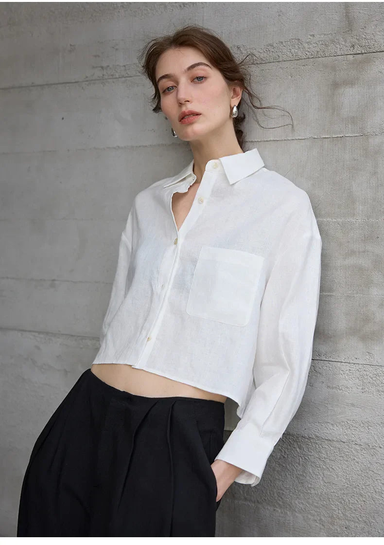 Sobrecamisa curta de linho para mulher de corte oversize com decote em V e botões