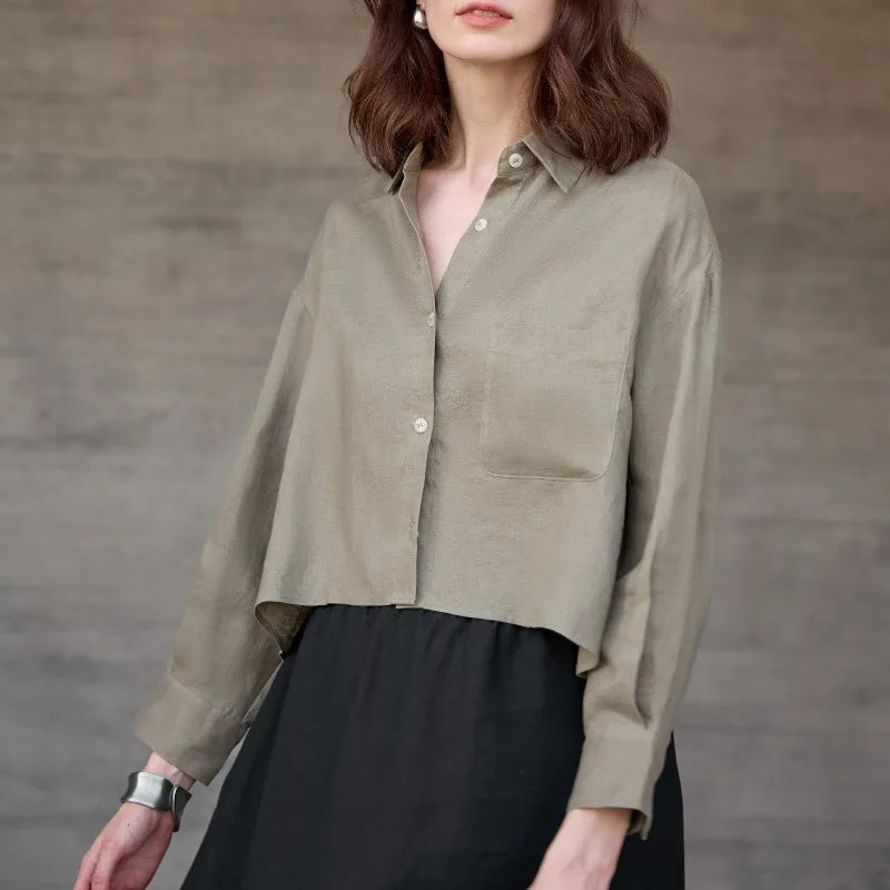 Sobrecamisa curta de linho para mulher de corte oversize com decote em V e botões