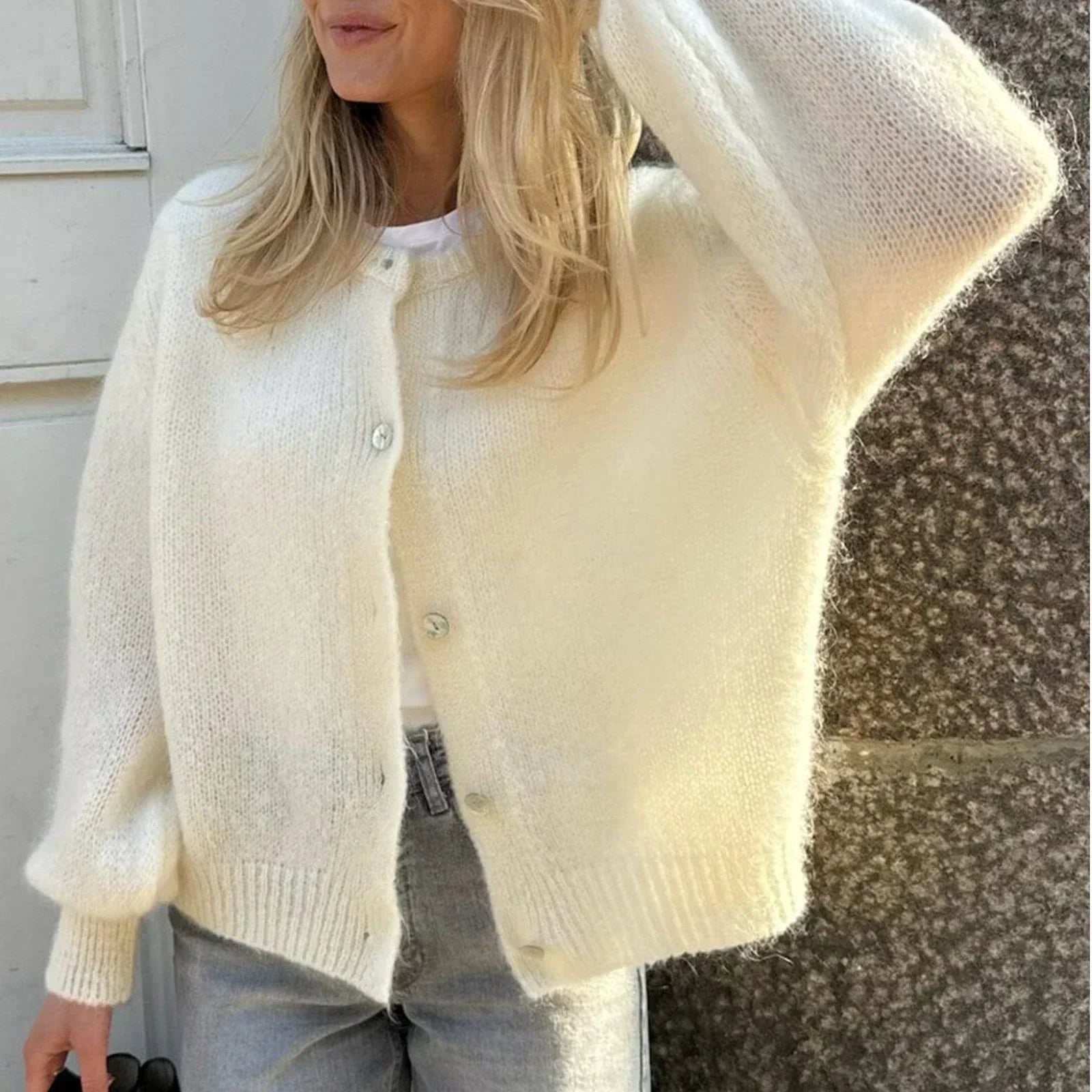 Chaqueta de punto para mujer con botones de nácar y cuello de pico elegante