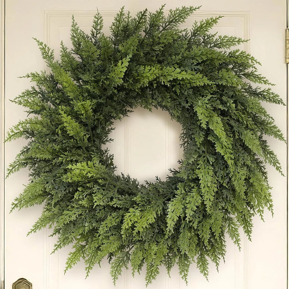 Couronne artificielle ronde de 45 cm en aiguilles de pin pour porte, fenêtre ou porche
