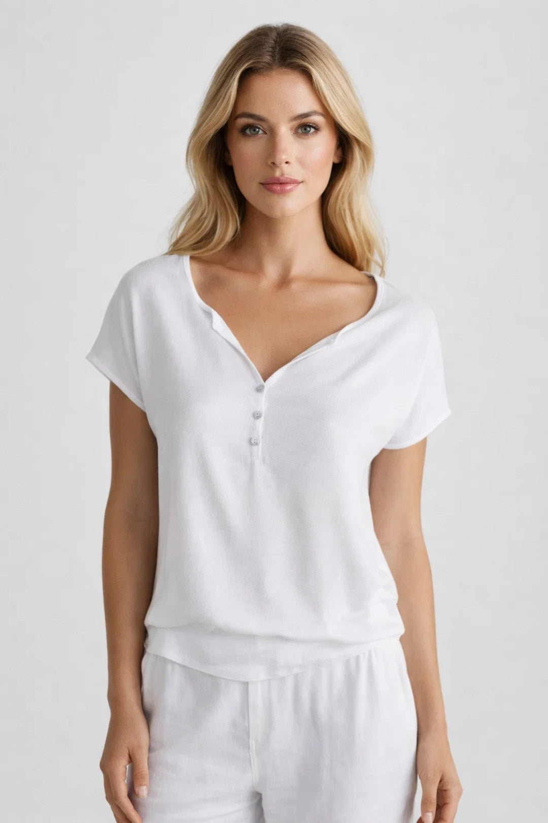 Camiseta casual de mujer con cuello en V y manga corta, poliéster, estilo pulóver con botones frontales