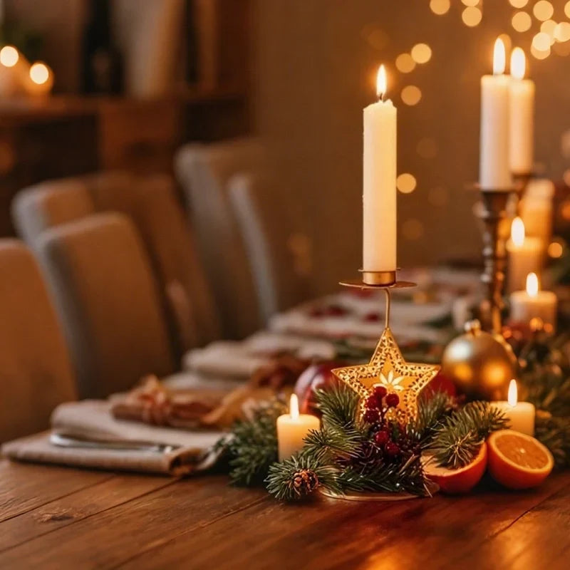Set de 3 Candelabros de Hierro para Velas Cónicas con Adornos de Pino y Bayas