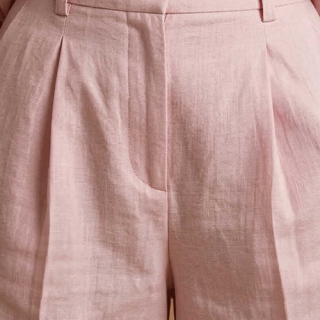 Conjunto de camisa y pantalón corto para mujer - dos piezas con pliegues | diario