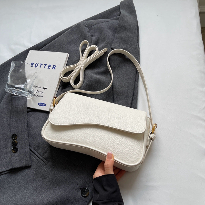 Bolso de Hombro para Mujer de Cuero Vegano con Solapa Ondulada y Correa
