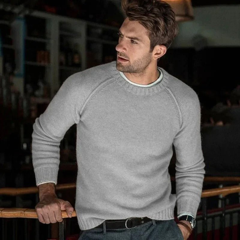 Suéter de Hombre con Cuello Redondo y Tejido Suave de Corte Moderno