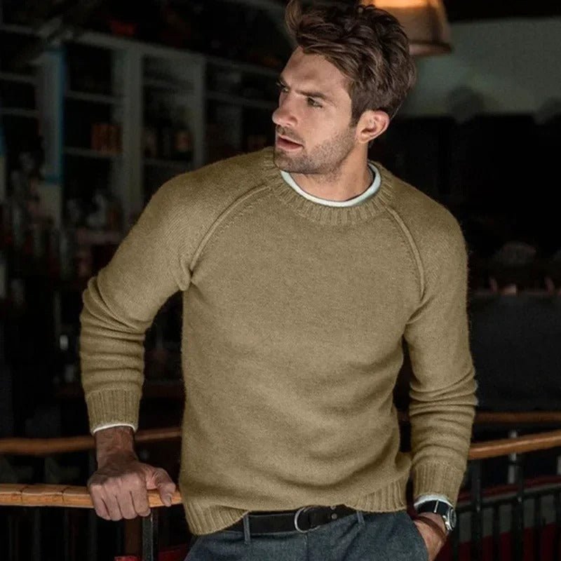 Suéter de Hombre con Cuello Redondo y Tejido Suave de Corte Moderno