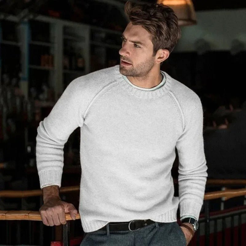 Suéter de Hombre con Cuello Redondo y Tejido Suave de Corte Moderno