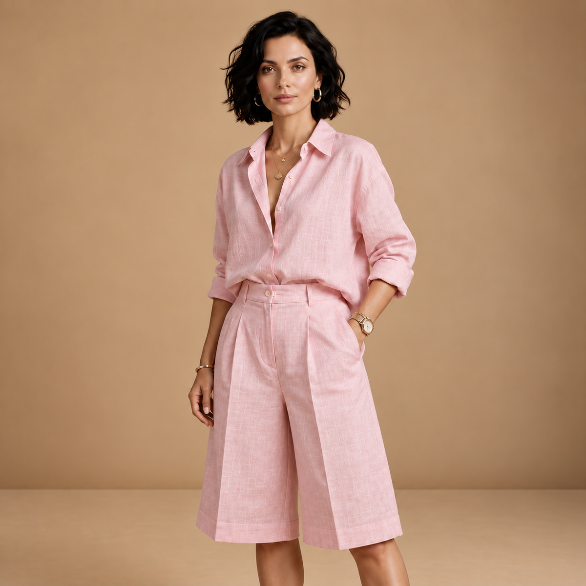 Conjunto de camisa y pantalón corto para mujer - dos piezas con pliegues | diario