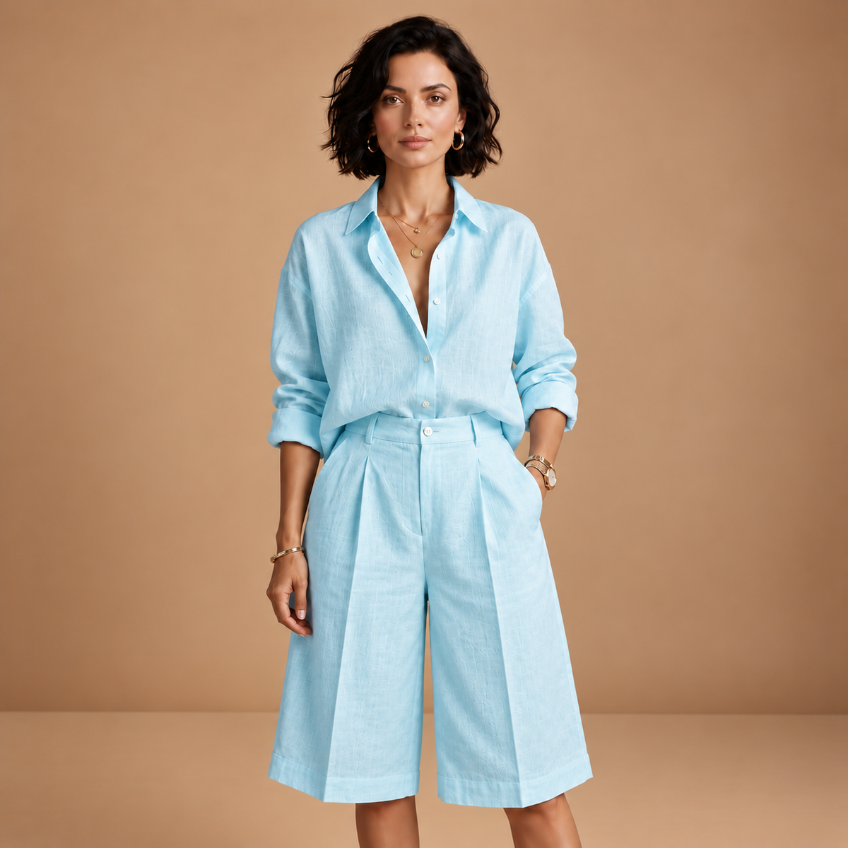 Conjunto de camisa y pantalón corto para mujer - dos piezas con pliegues | diario
