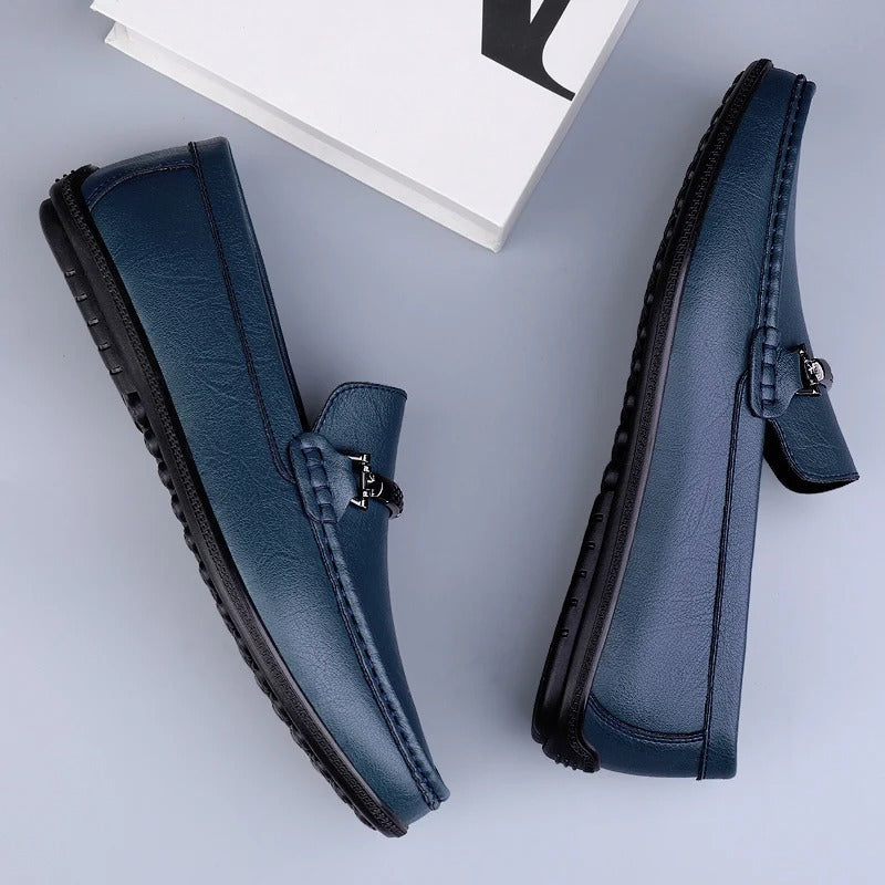 Mocassins de couro para homem — detalhe metálico — eventos e uso diário