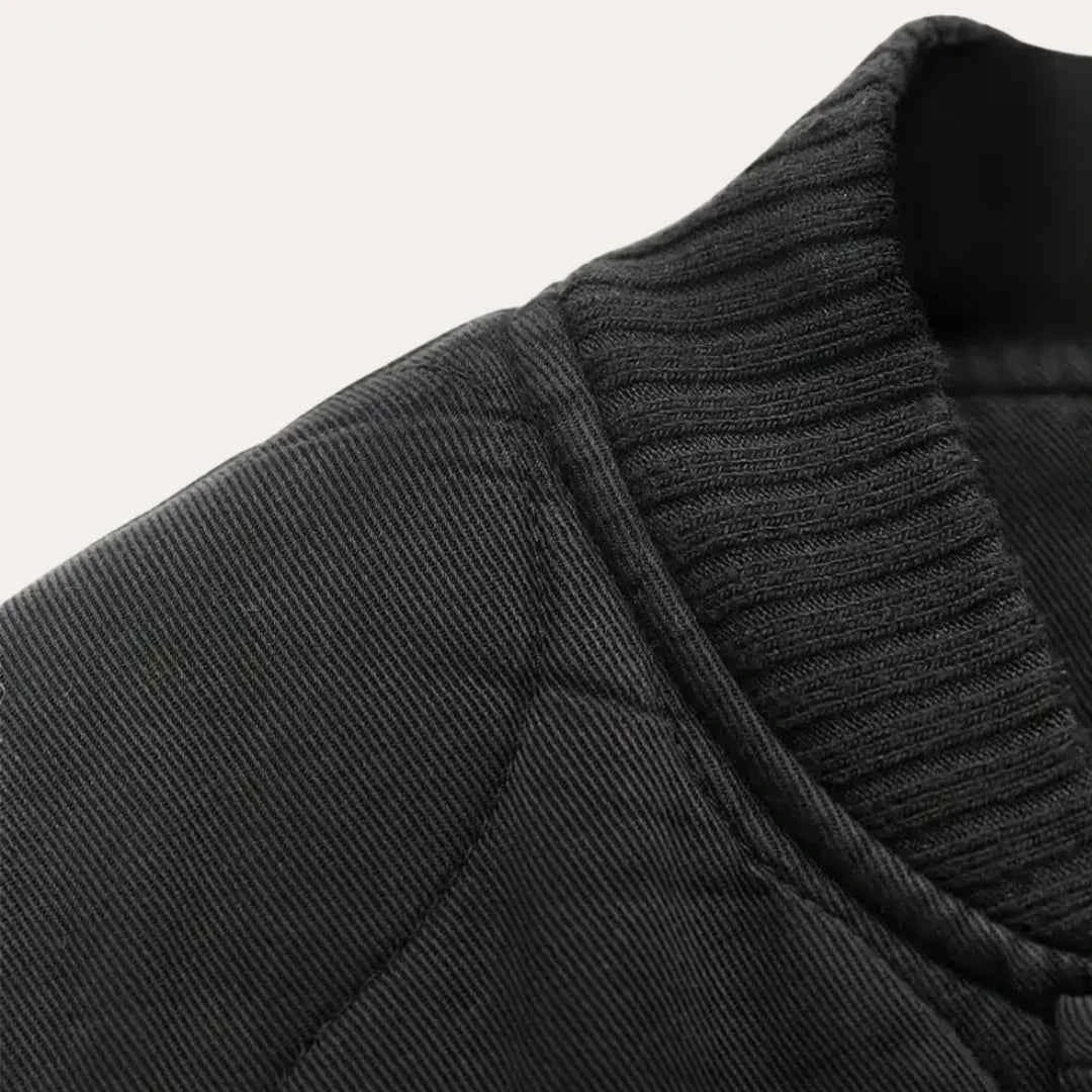 Chaqueta Acolchada para Mujer con Corte Entallado y Botonadura Oculta