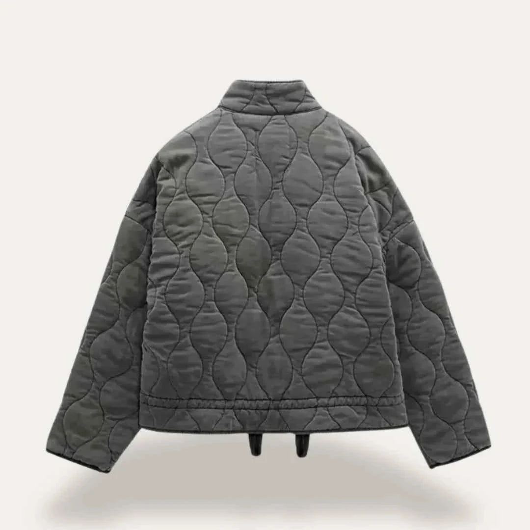 Chaqueta Acolchada para Mujer con Corte Entallado y Botonadura Oculta