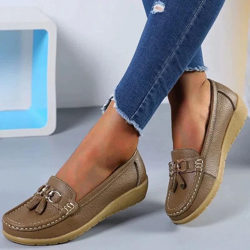 Mocasines de cuero para mujer - calzado plano con borlas - caminar