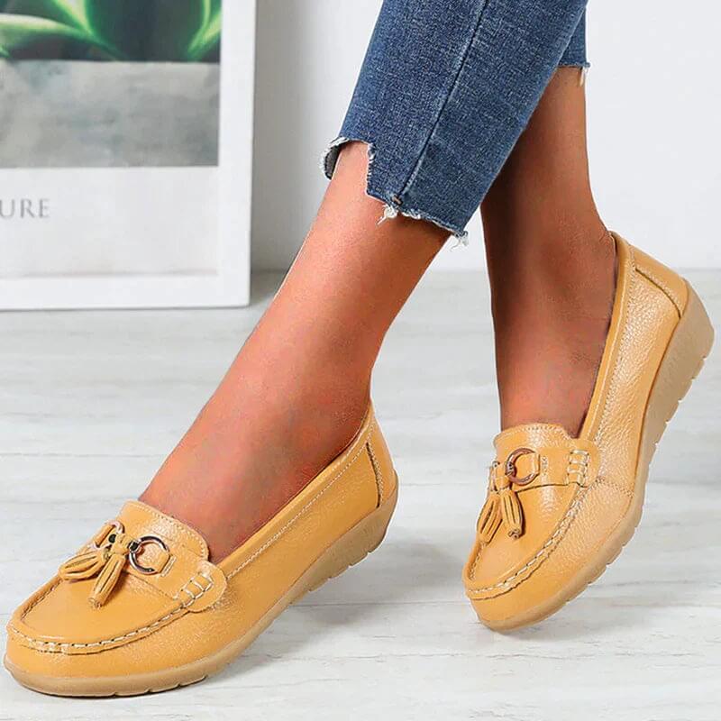 Mocassins en cuir pour femme - chaussures plates avec pompons - marche