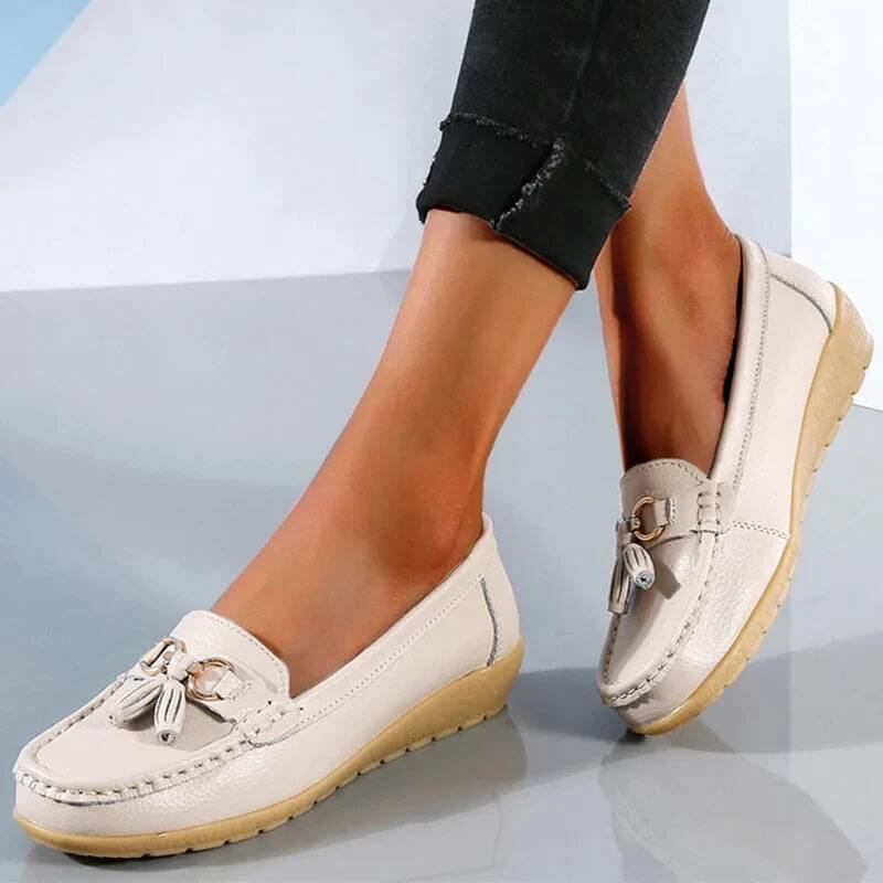 Mocassins en cuir pour femme - chaussures plates avec pompons - marche