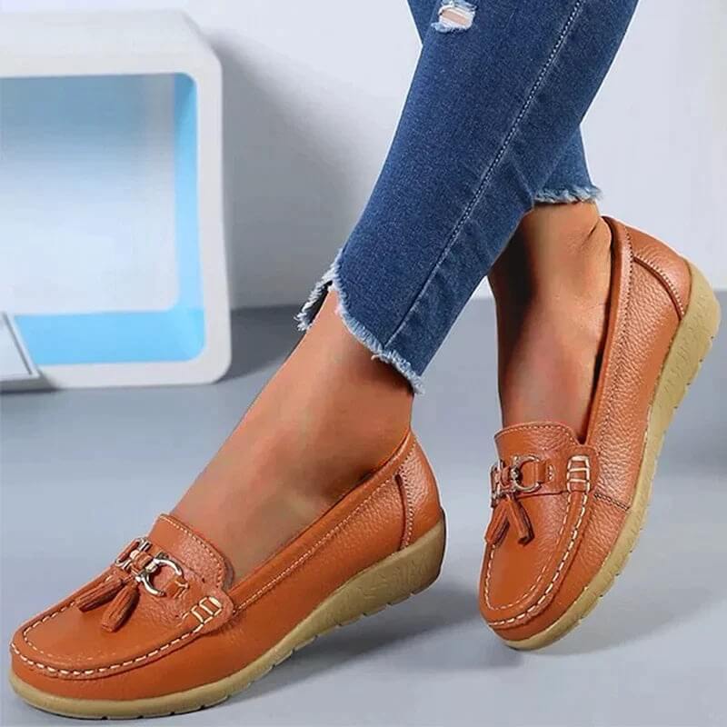 Mocassins en cuir pour femme - chaussures plates avec pompons - marche