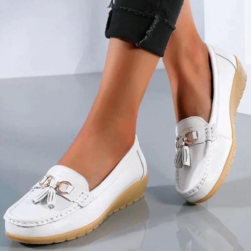 Mocassins en cuir pour femme - chaussures plates avec pompons - marche